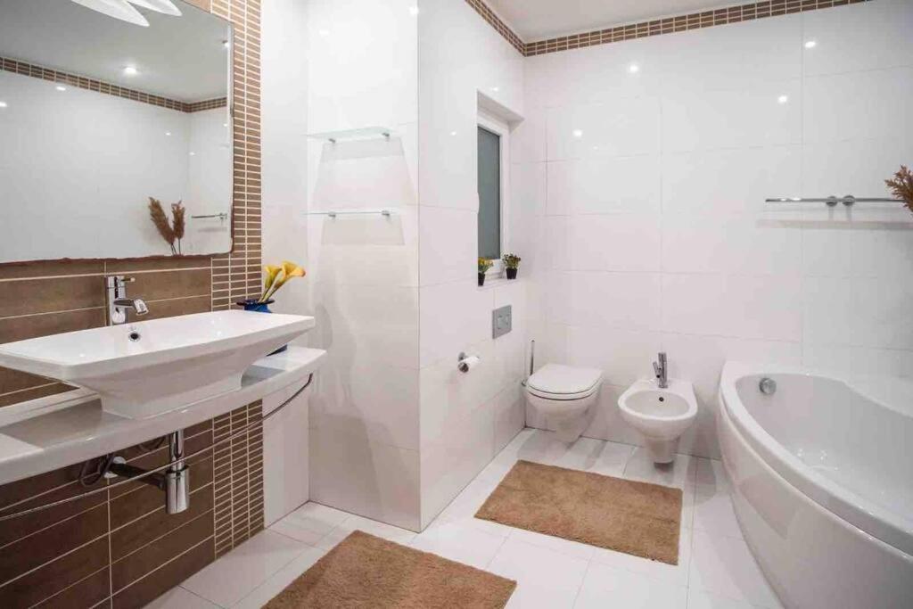 Pembroke St Julians Luxury, Comfort, Location Экстерьер фото