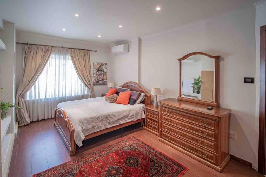 Pembroke St Julians Luxury, Comfort, Location Экстерьер фото