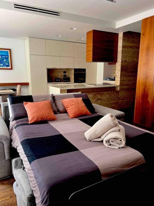 Pembroke St Julians Luxury, Comfort, Location Экстерьер фото