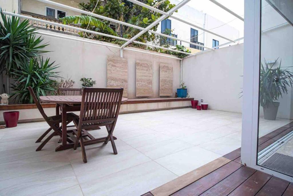 Pembroke St Julians Luxury, Comfort, Location Экстерьер фото