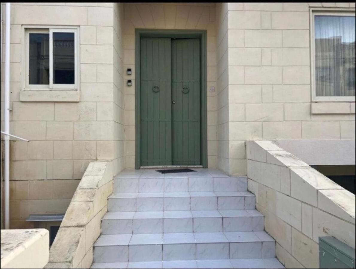 Pembroke St Julians Luxury, Comfort, Location Экстерьер фото
